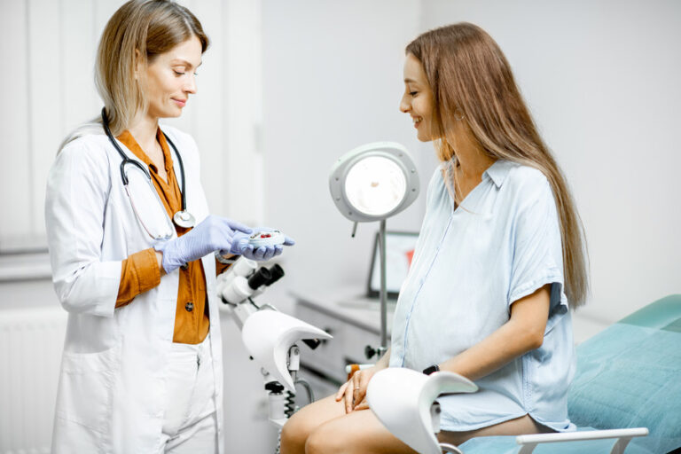 Une femme avec effet après le retrait d'un stérilet Mirena pendant la ménopause