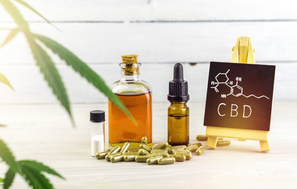 Des huiles de CBD mise en bouteille