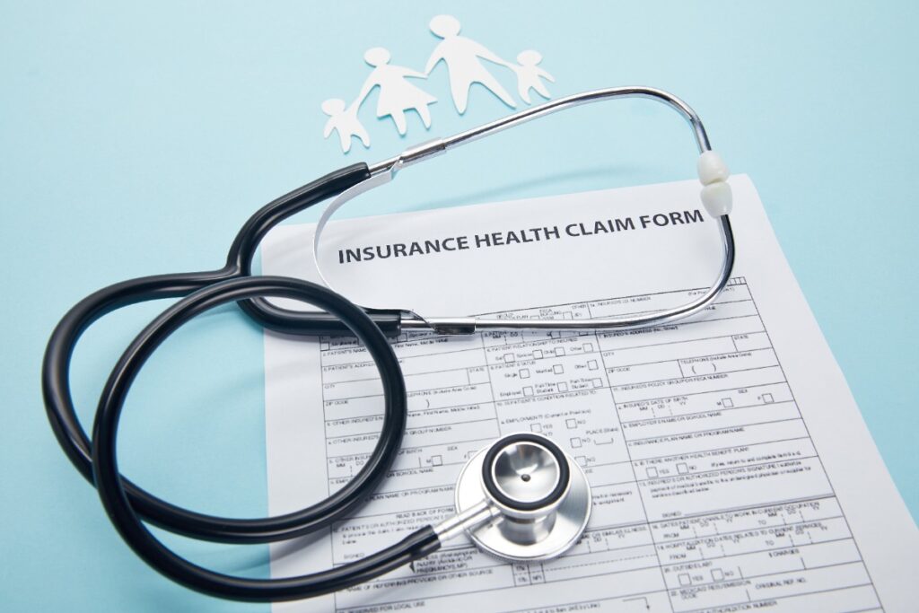 Une formulaire de demande d'assurance santé pour une famille