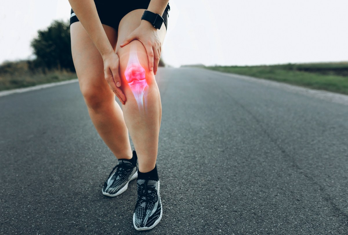Un coureur souffrant d'une douleur au genou
